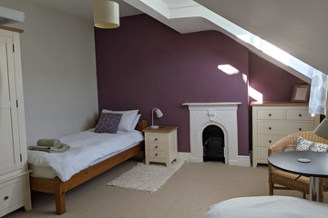 Second-floor twin bedroom